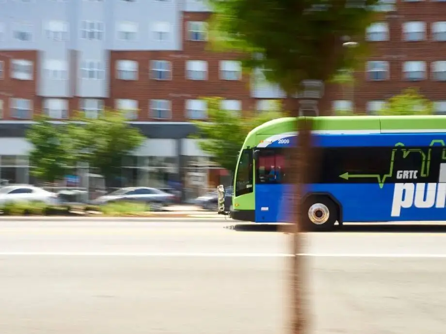 公交智囊團(tuán)︱如何贏(yíng)回乘客：是價(jià)格？是線(xiàn)網(wǎng)？還是服務(wù)？